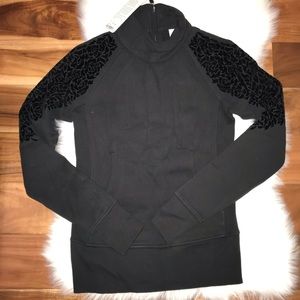 Nwt lululemon Floral flock pullover black size 2